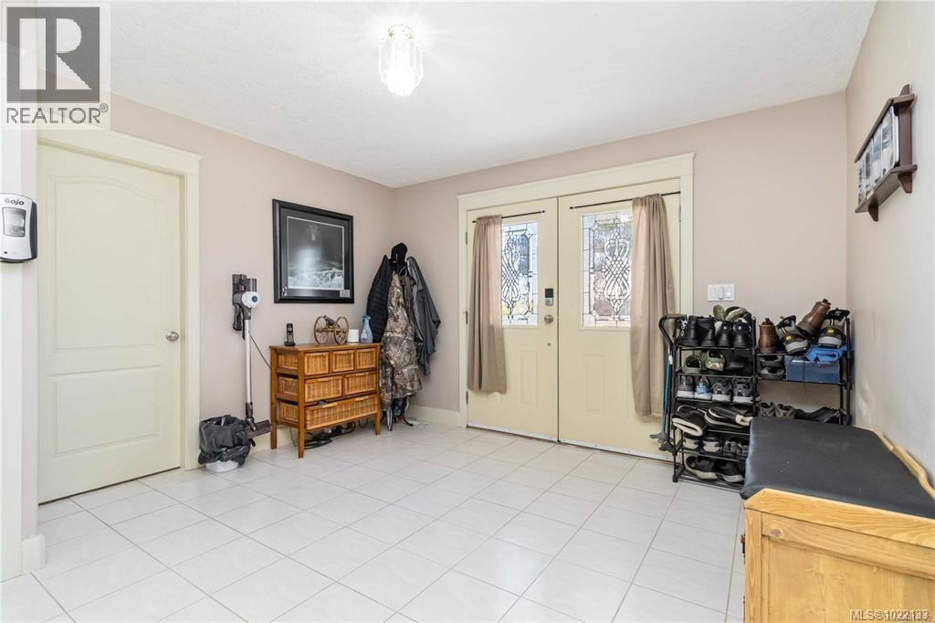 6260 Elaine Way, Central Saanich