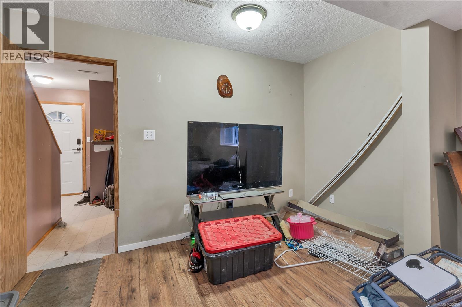 678 Nature Park Dr, Campbell River