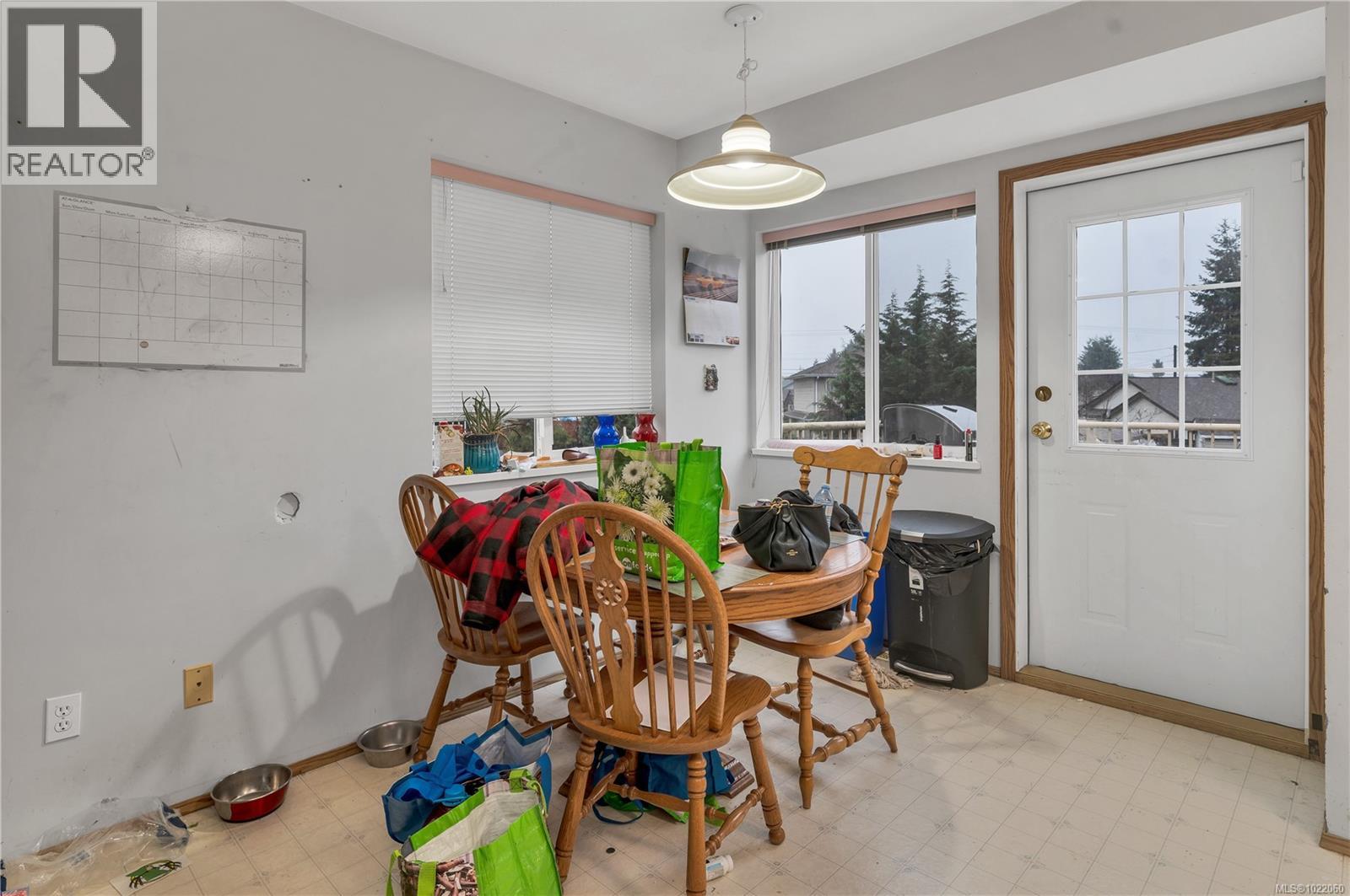 678 Nature Park Dr, Campbell River