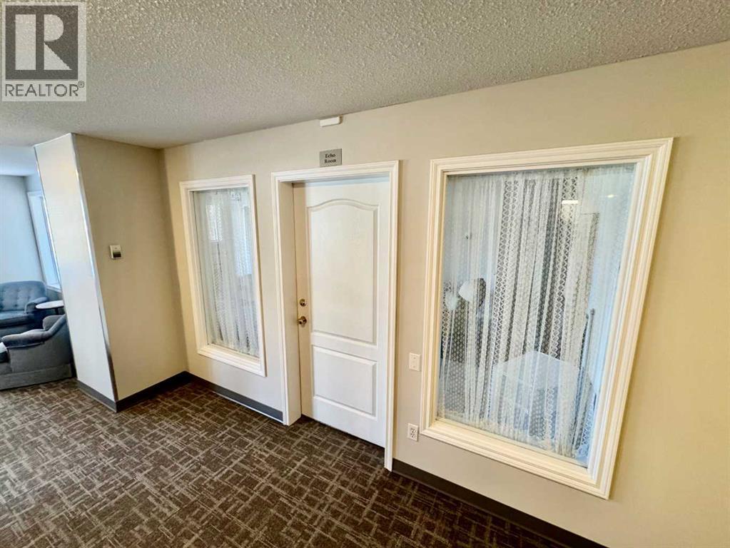 210, 4507 45 Street SW, Calgary, Alberta