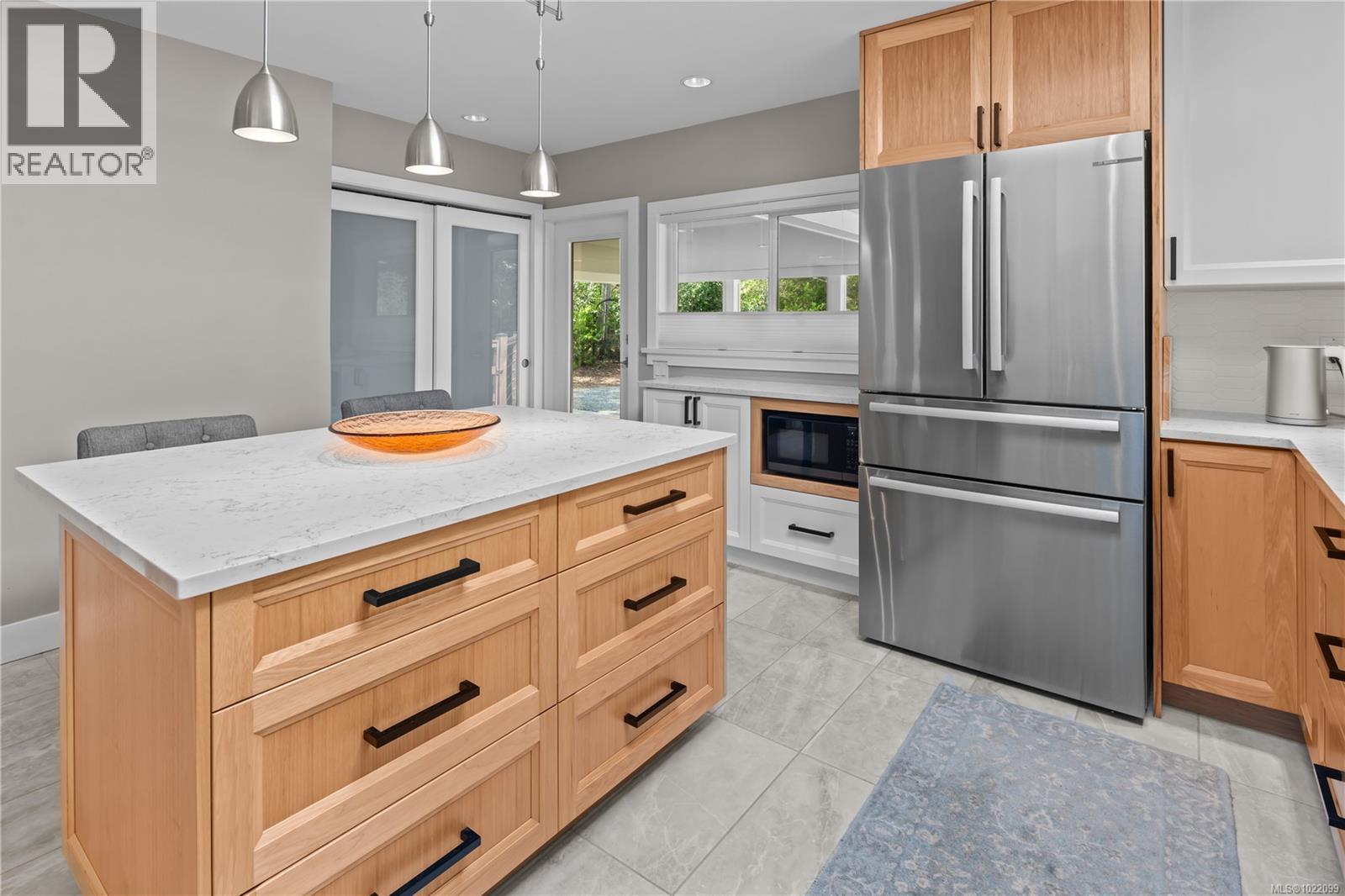  2879 Phyllis Street, Saanich