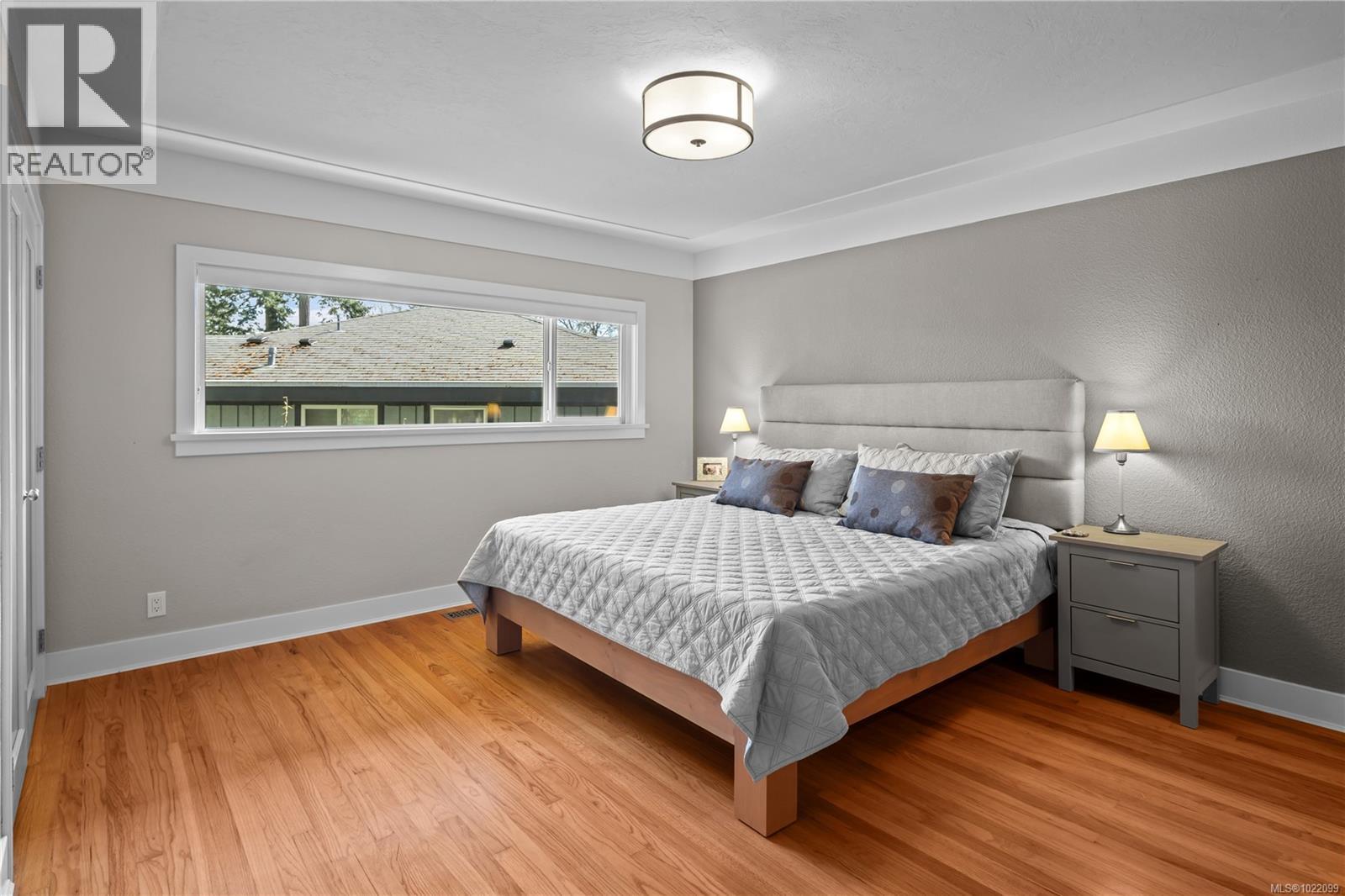  2879 Phyllis Street, Saanich