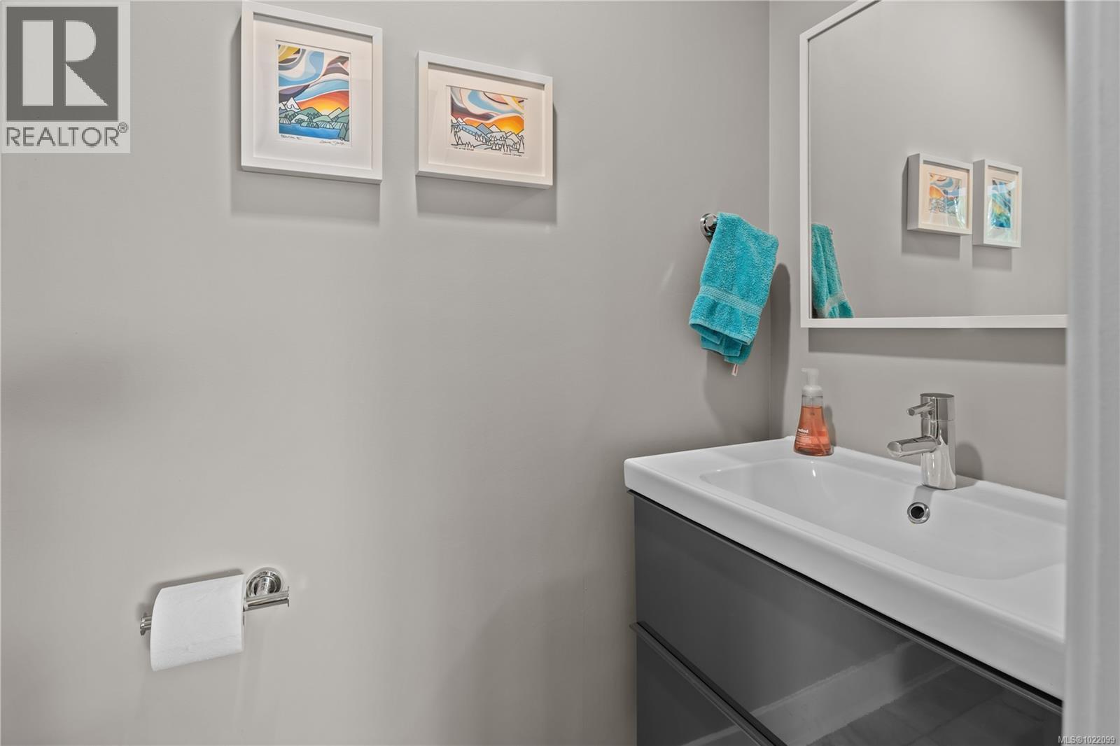  2879 Phyllis Street, Saanich