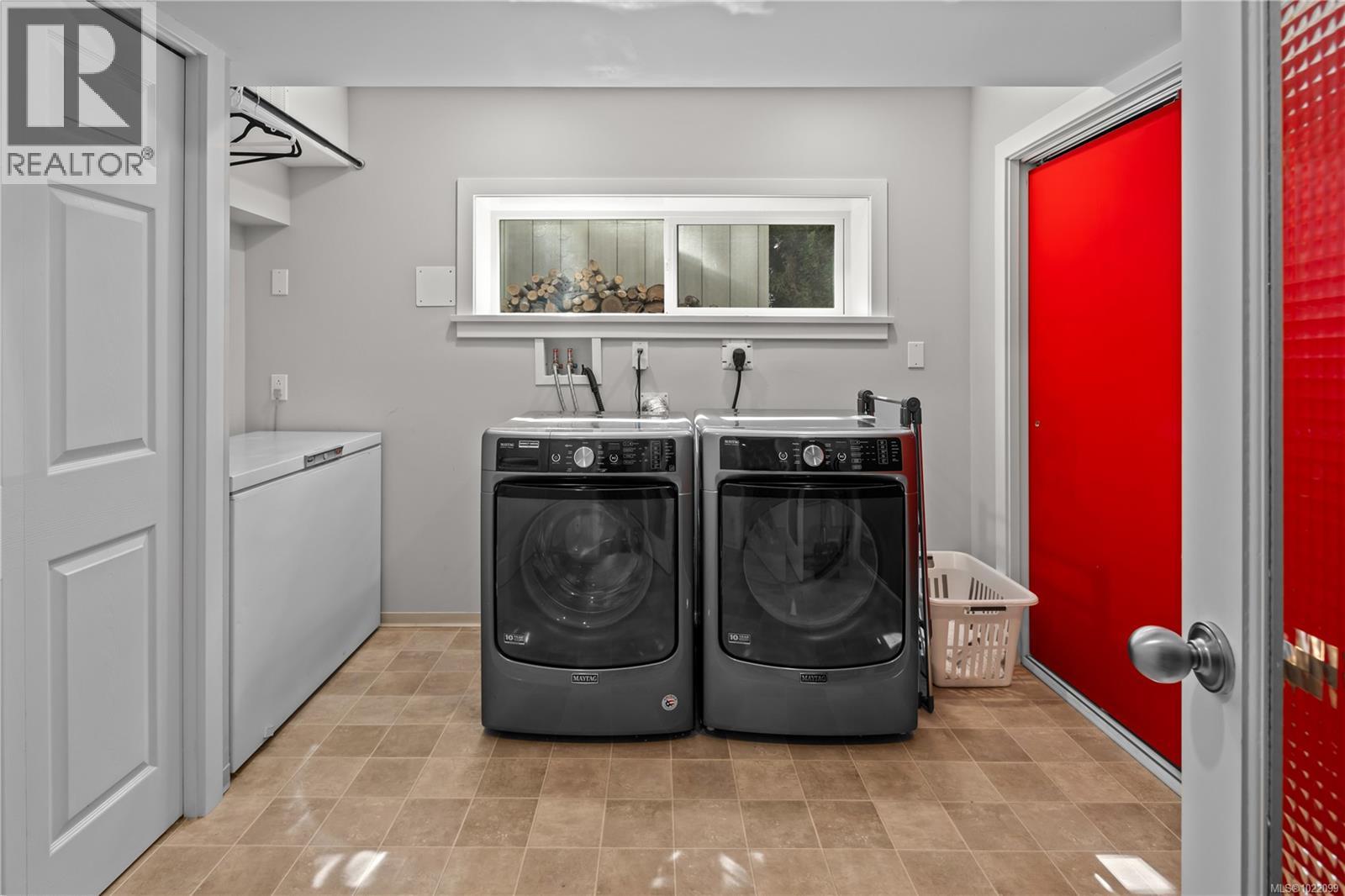  2879 Phyllis Street, Saanich