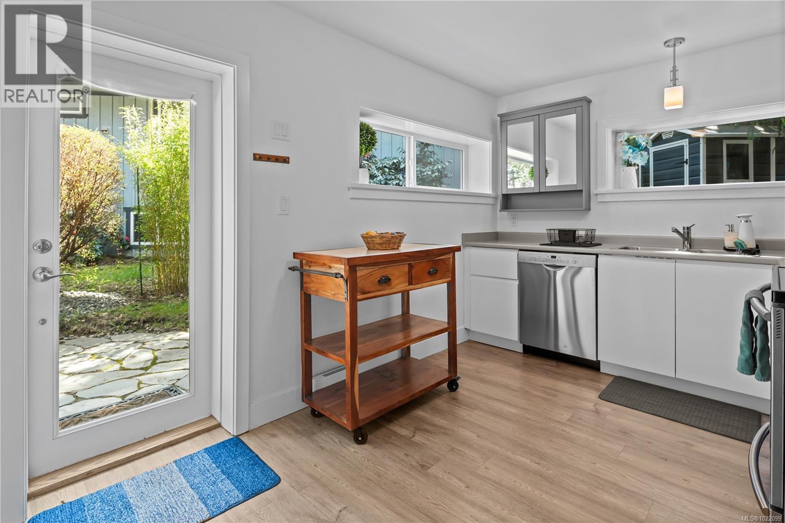  2879 Phyllis Street, Saanich