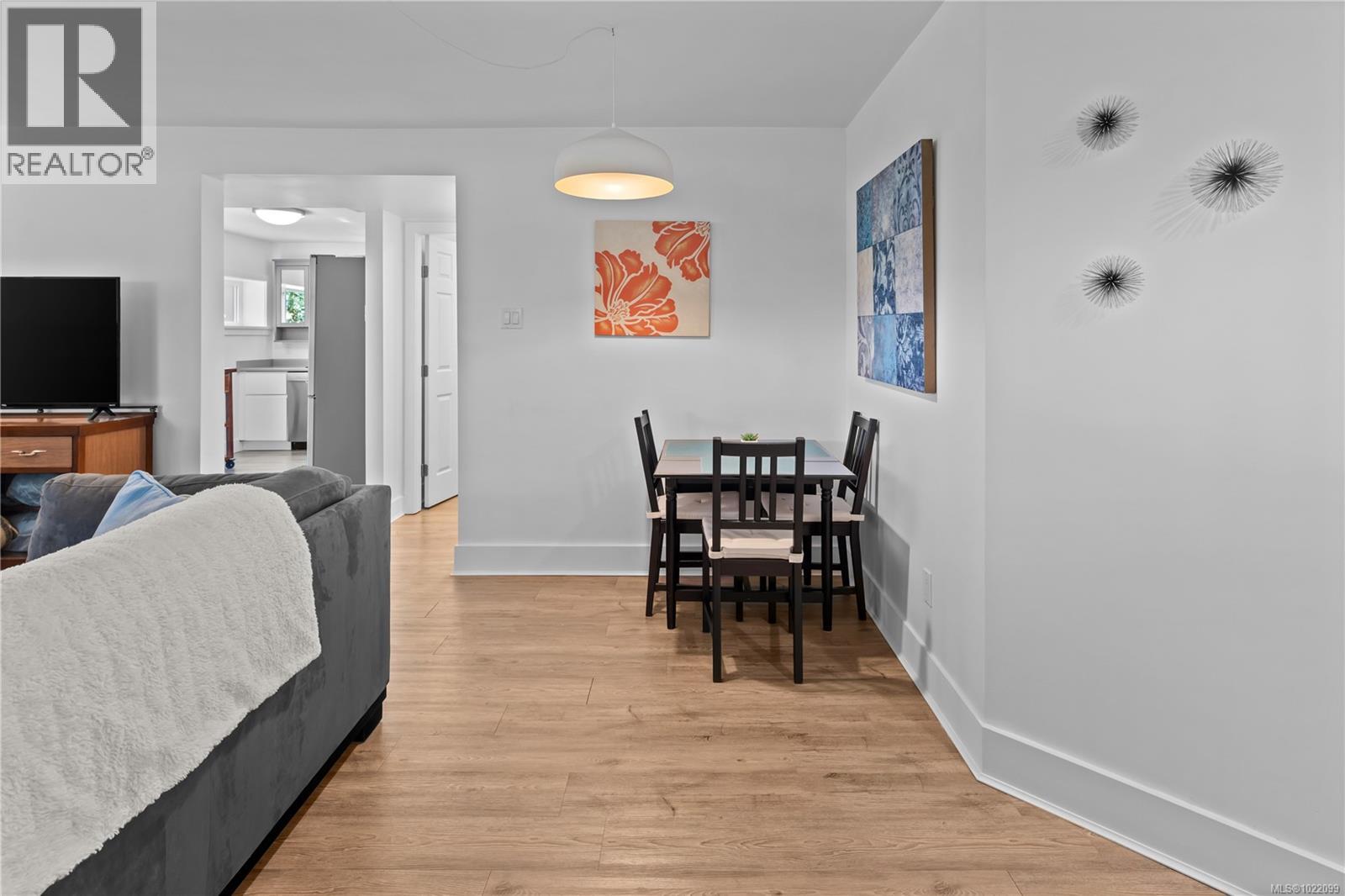  2879 Phyllis Street, Saanich