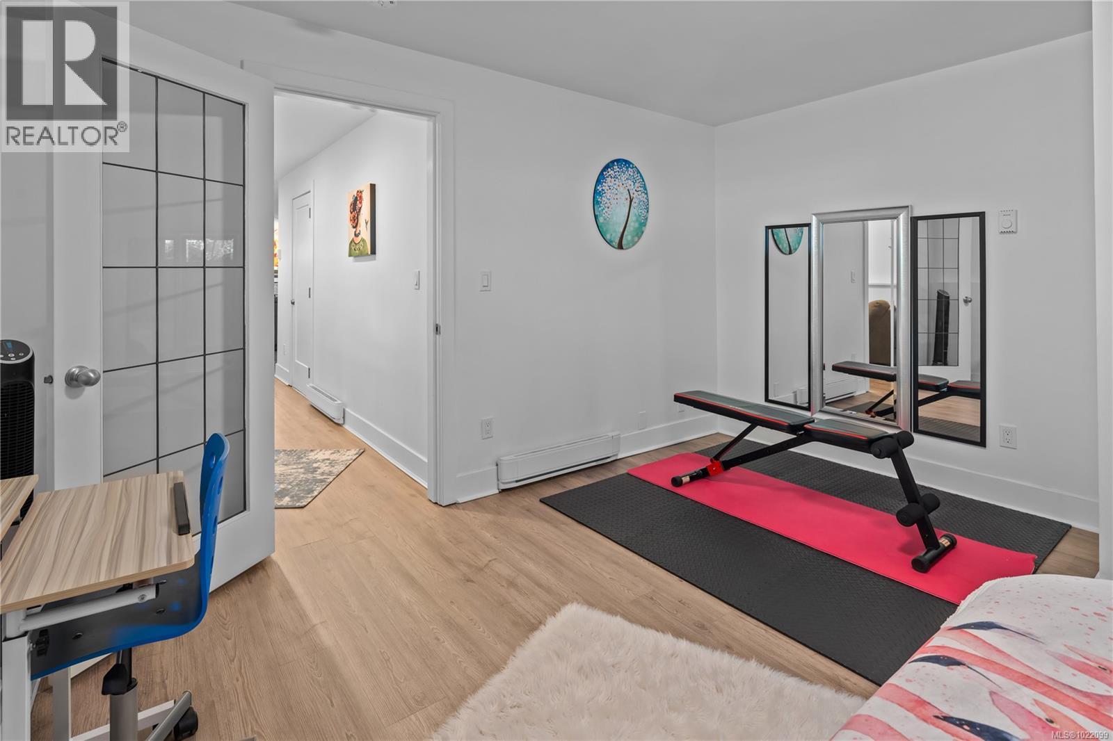  2879 Phyllis Street, Saanich