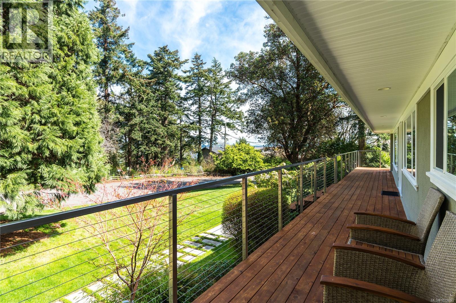  2879 Phyllis Street, Saanich