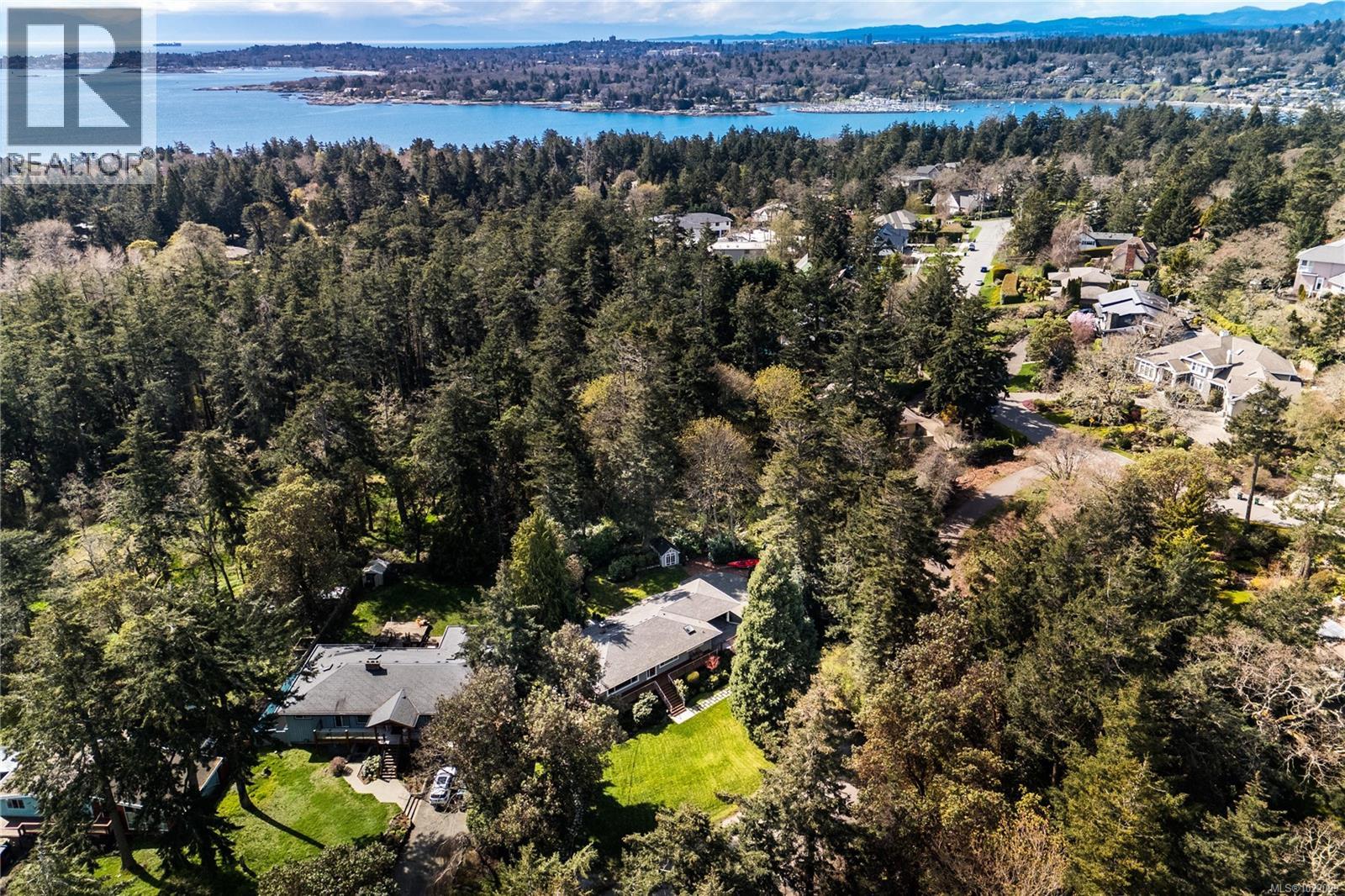  2879 Phyllis Street, Saanich