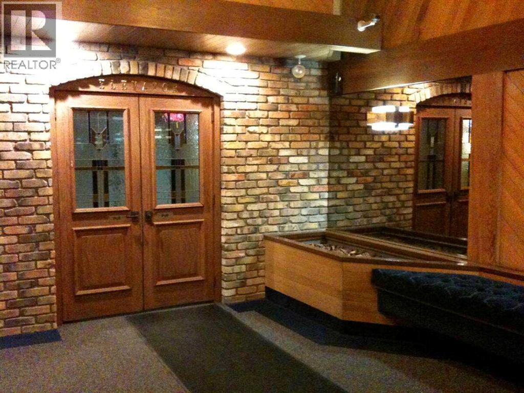 Single Family House for Sale in  C  Street NW Varsity Calgary 