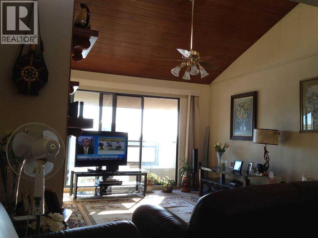 Single Family House for Sale in  C  Street NW Varsity Calgary 