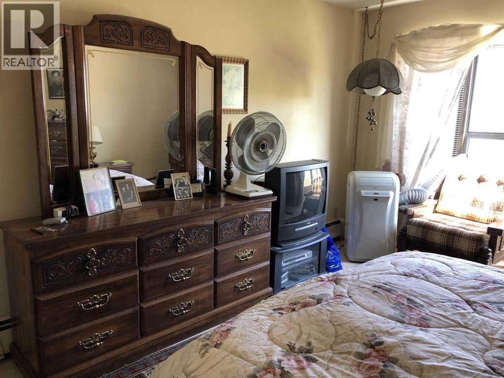 Single Family House for Sale in  C  Street NW Varsity Calgary 