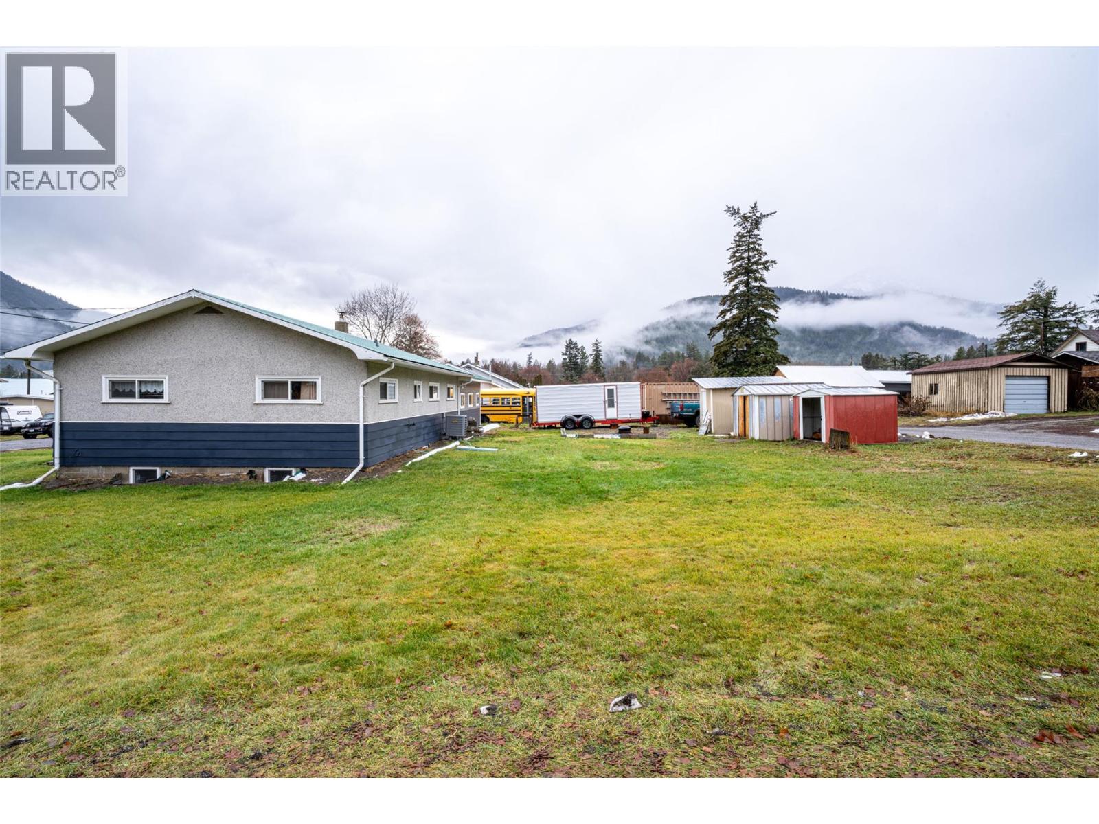 5714 Ponderosa Road, Falkland