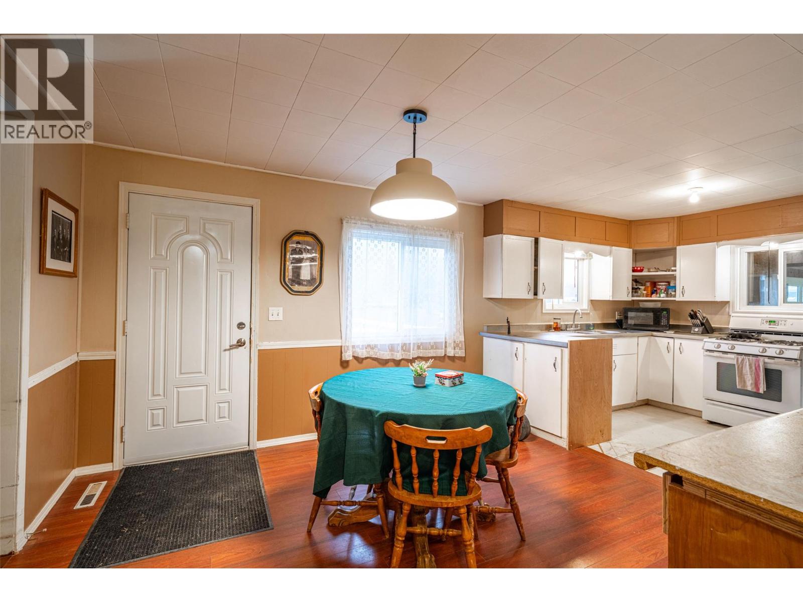 5714 Ponderosa Road, Falkland