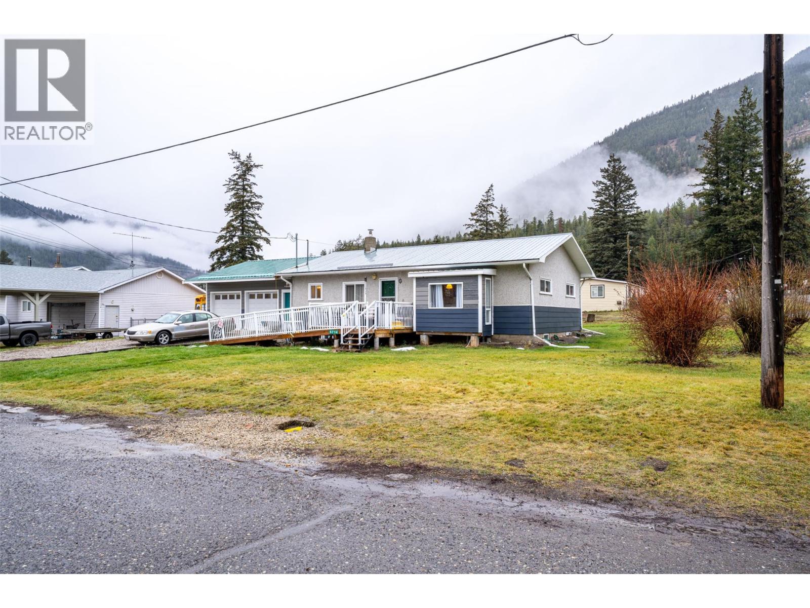 5714 Ponderosa Road, Falkland