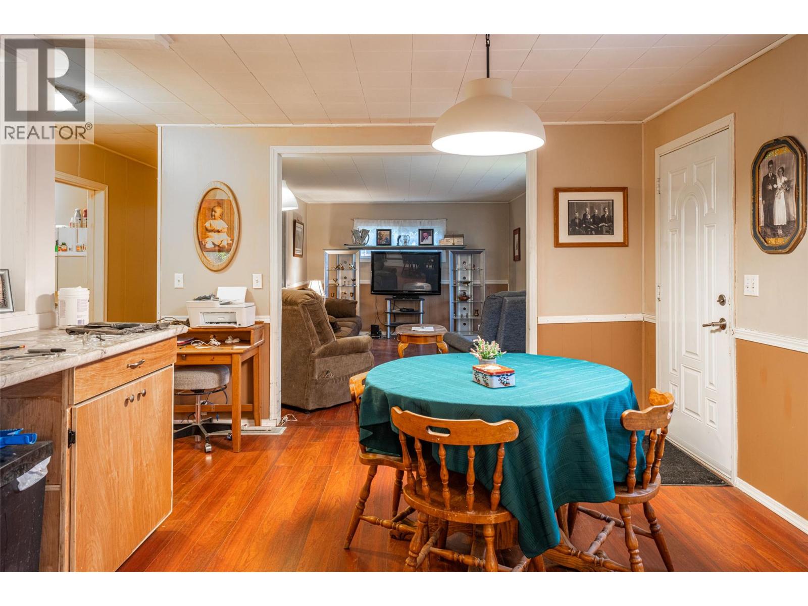 5714 Ponderosa Road, Falkland