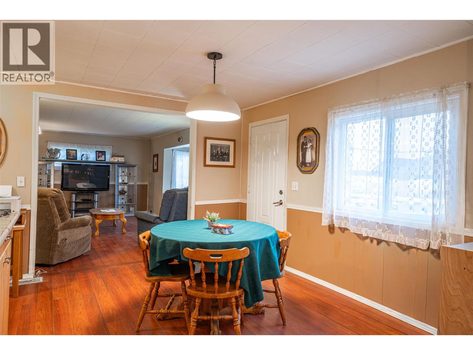 5714 Ponderosa Road, Falkland