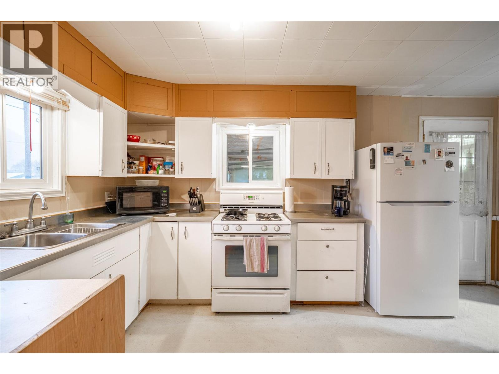 5714 Ponderosa Road, Falkland