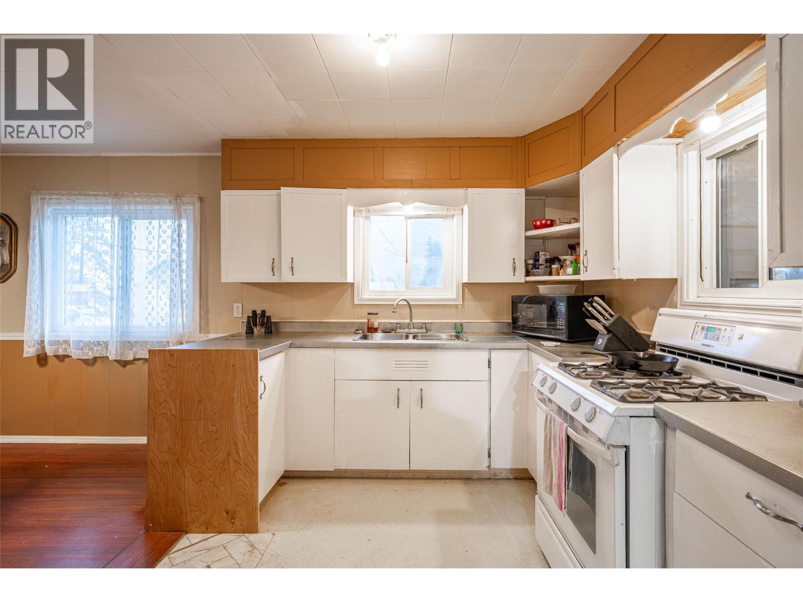 5714 Ponderosa Road, Falkland