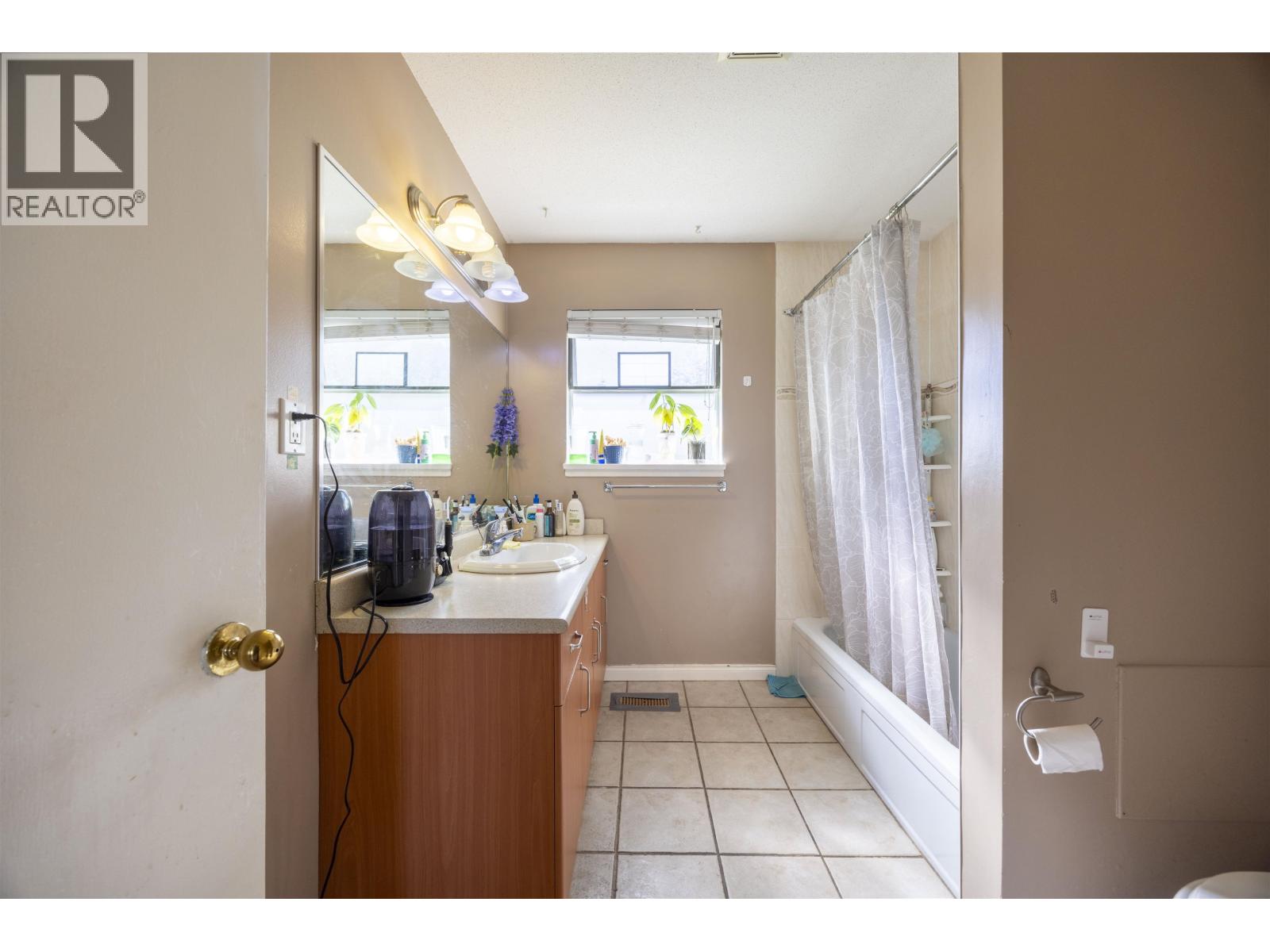 9511 PINEWELL Crescent, Richmond