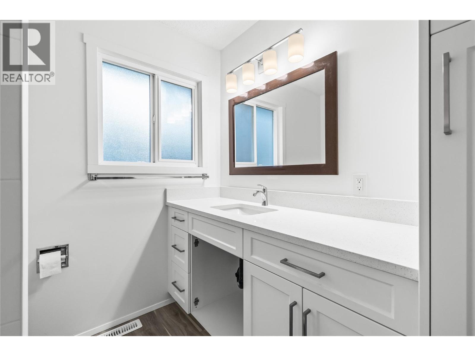  811 Tamarack Drive, Kelowna