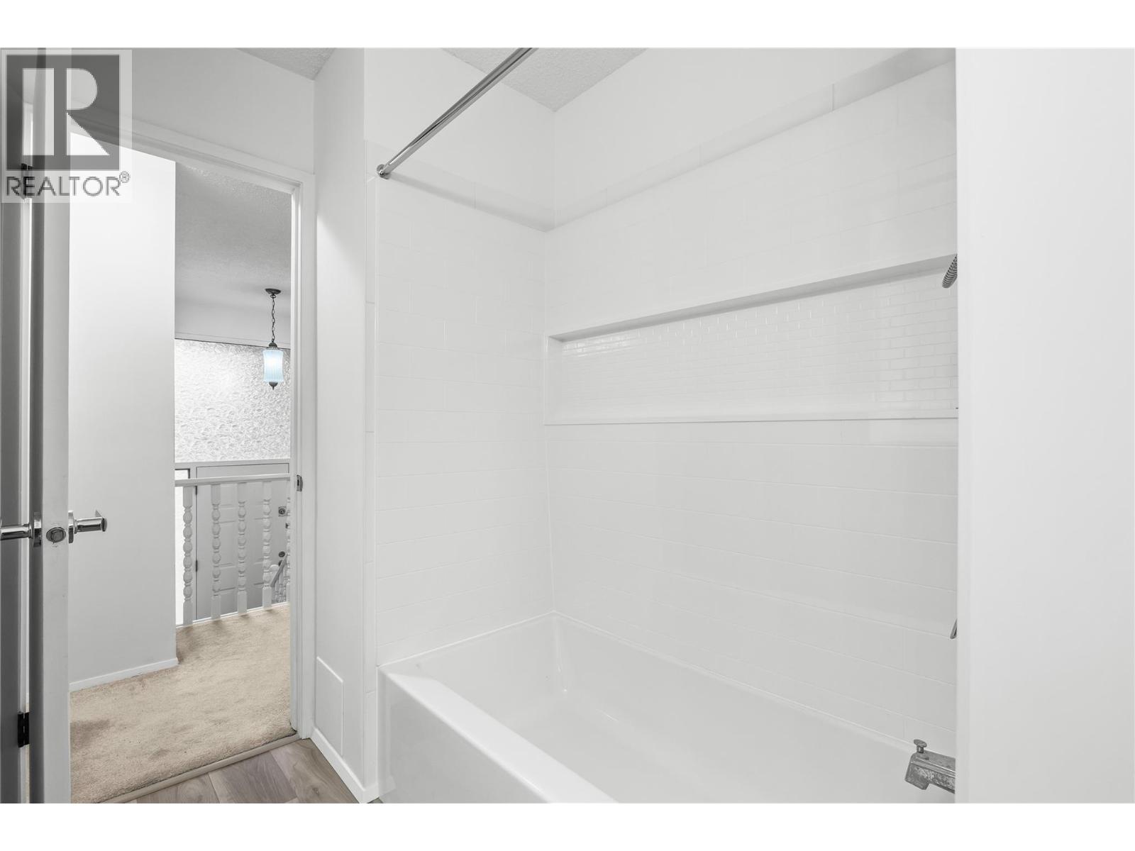  811 Tamarack Drive, Kelowna