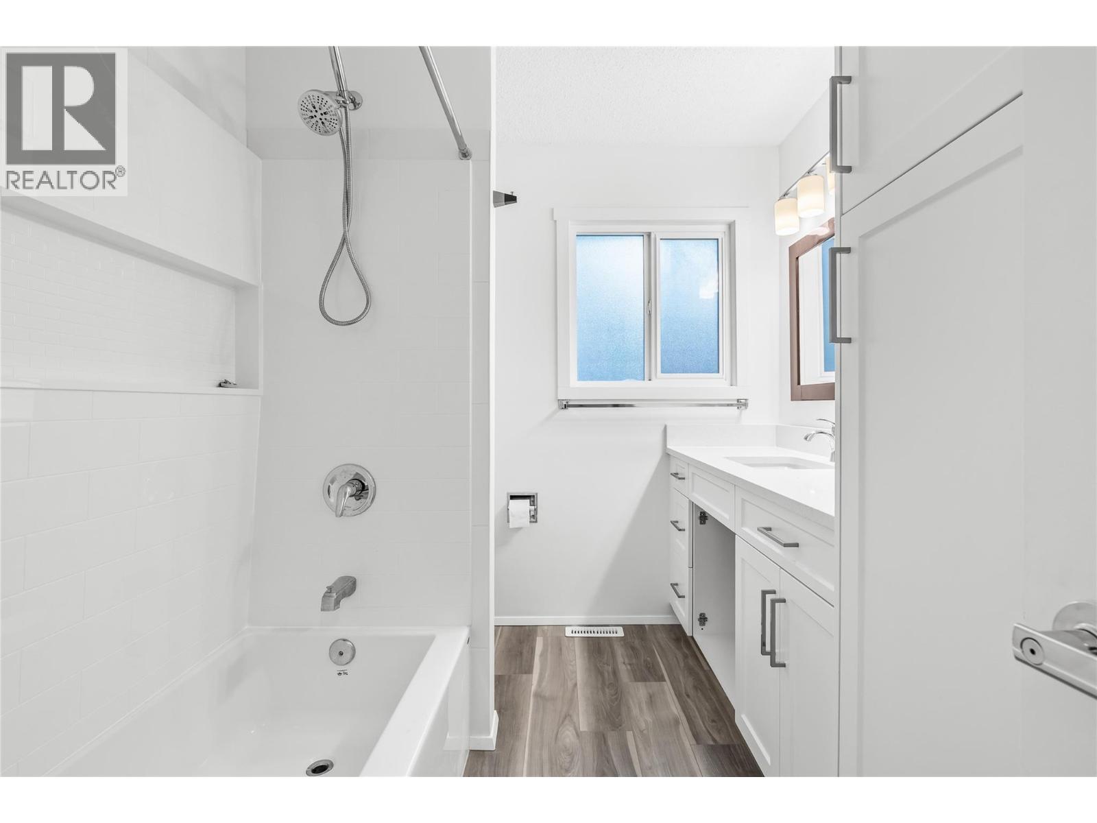  811 Tamarack Drive, Kelowna