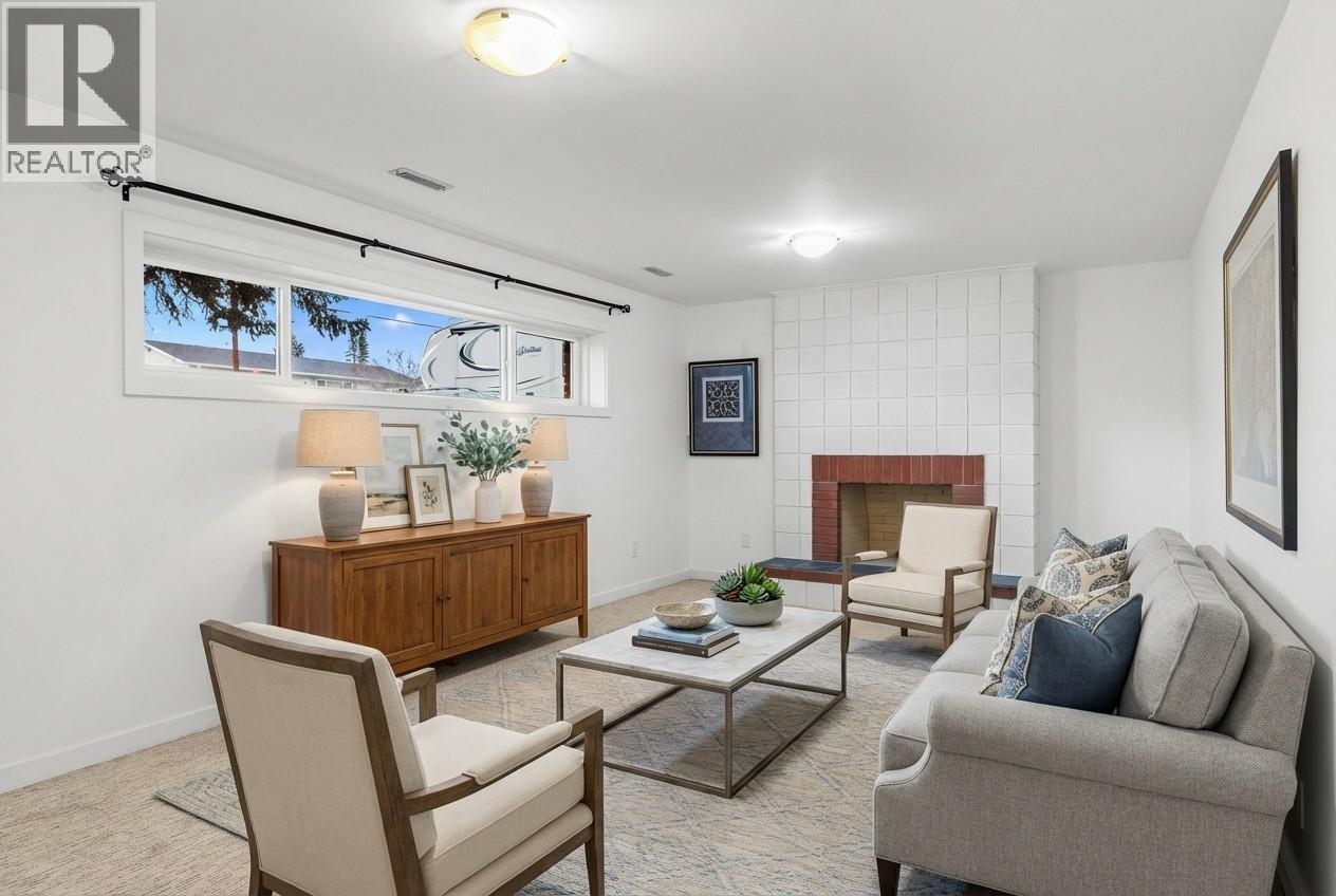  811 Tamarack Drive, Kelowna