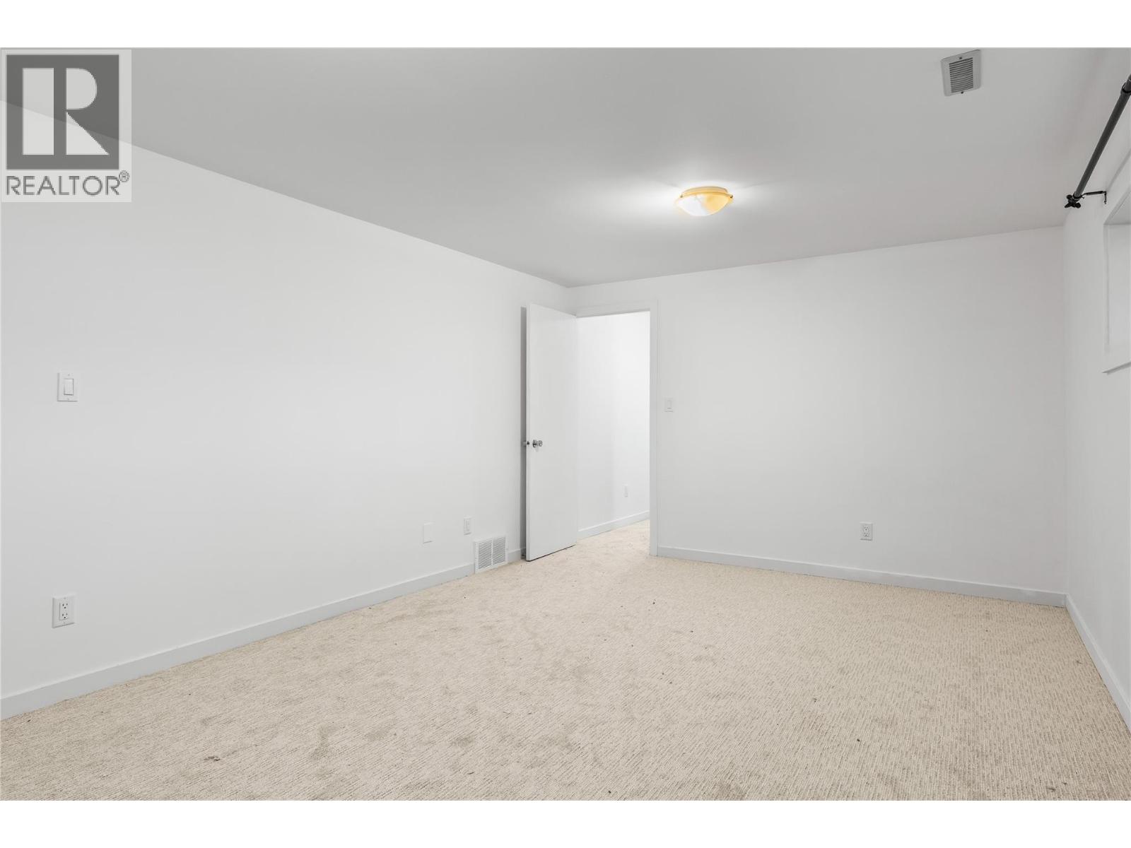  811 Tamarack Drive, Kelowna