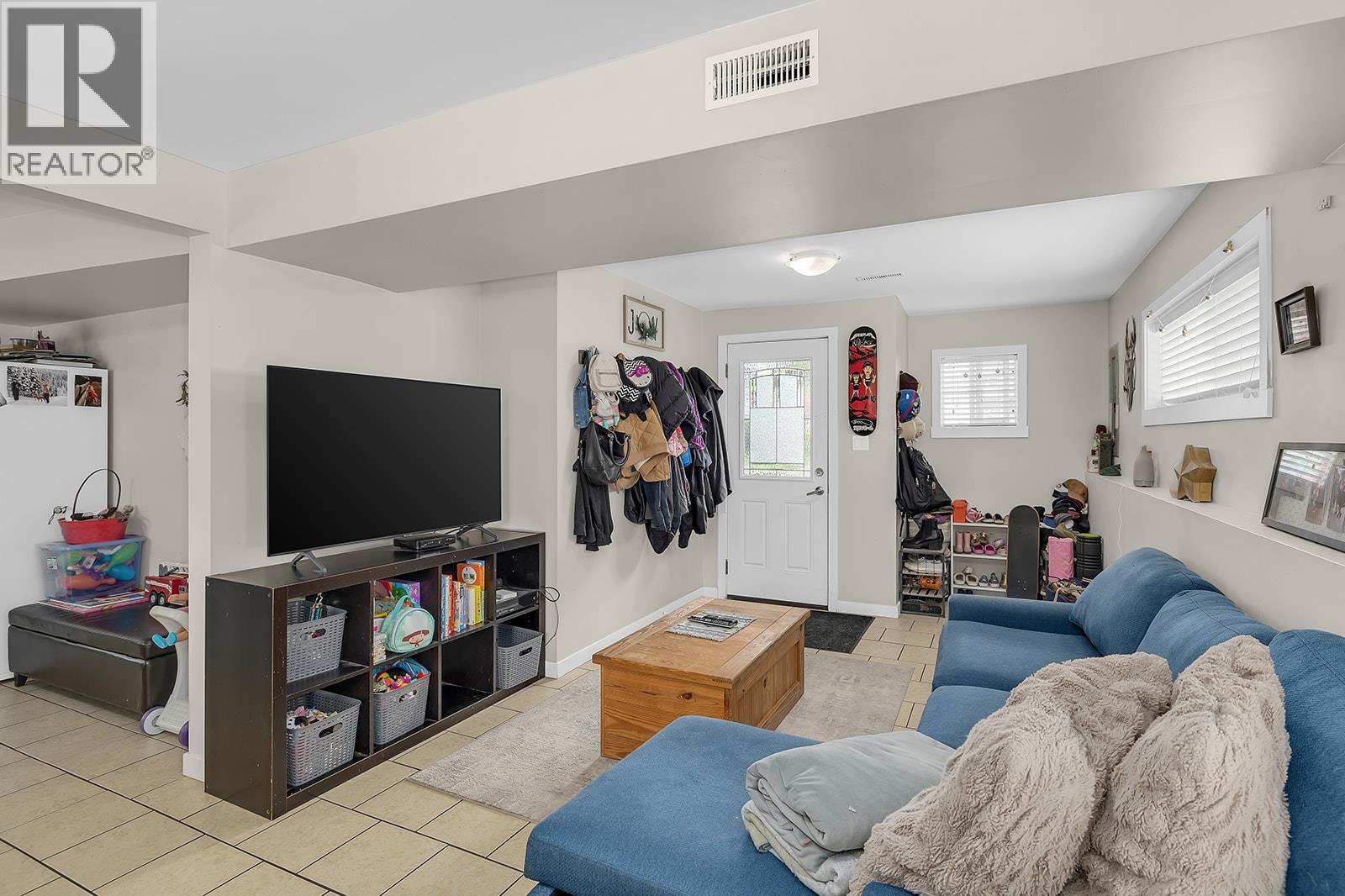  811 Tamarack Drive, Kelowna