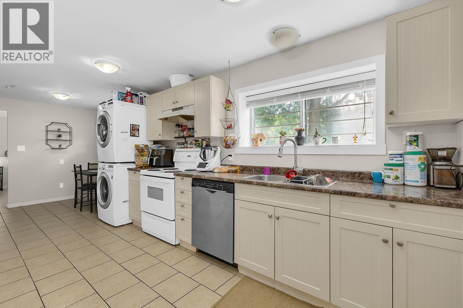  811 Tamarack Drive, Kelowna