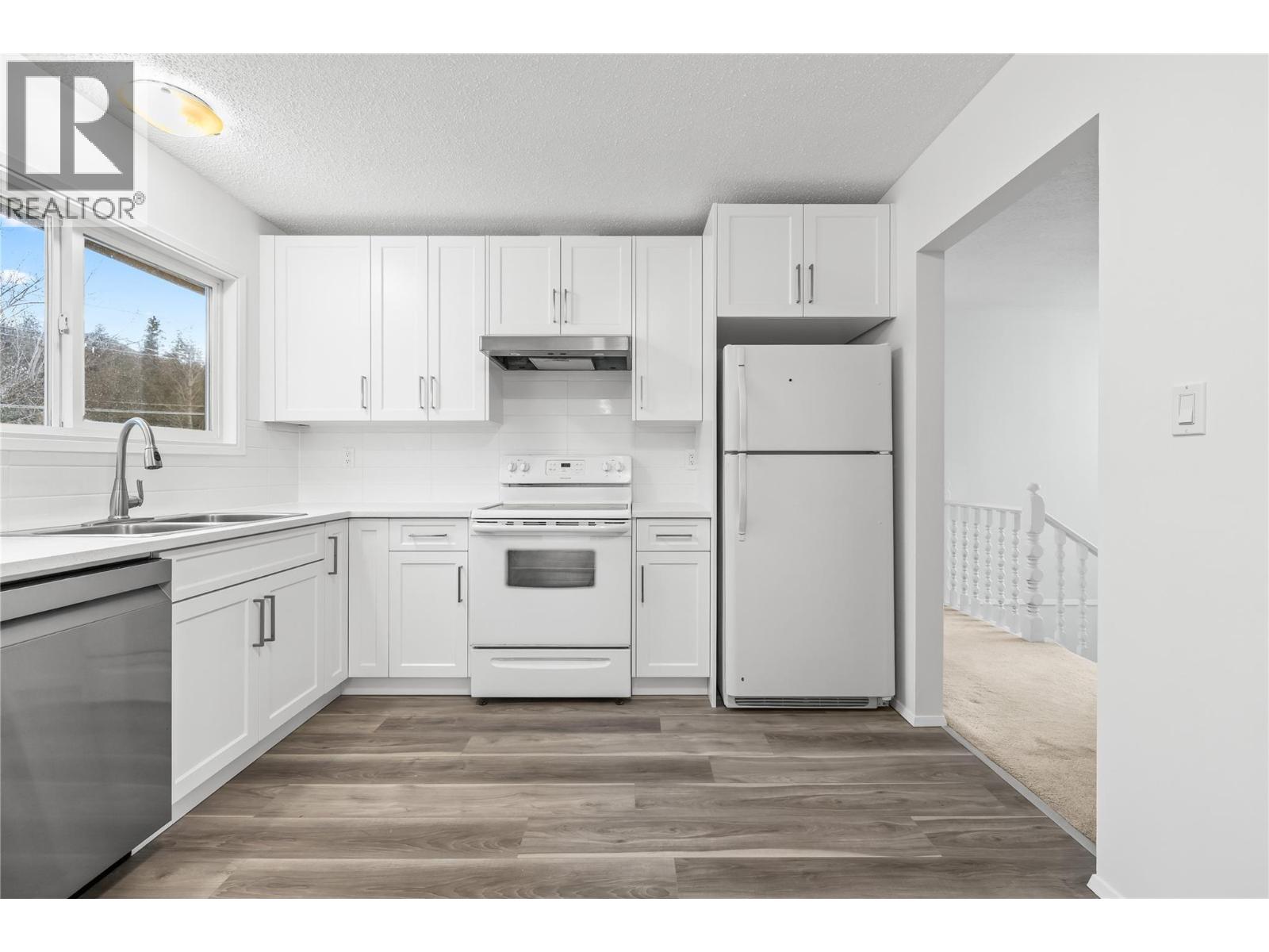  811 Tamarack Drive, Kelowna