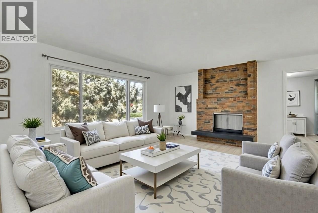  811 Tamarack Drive, Kelowna