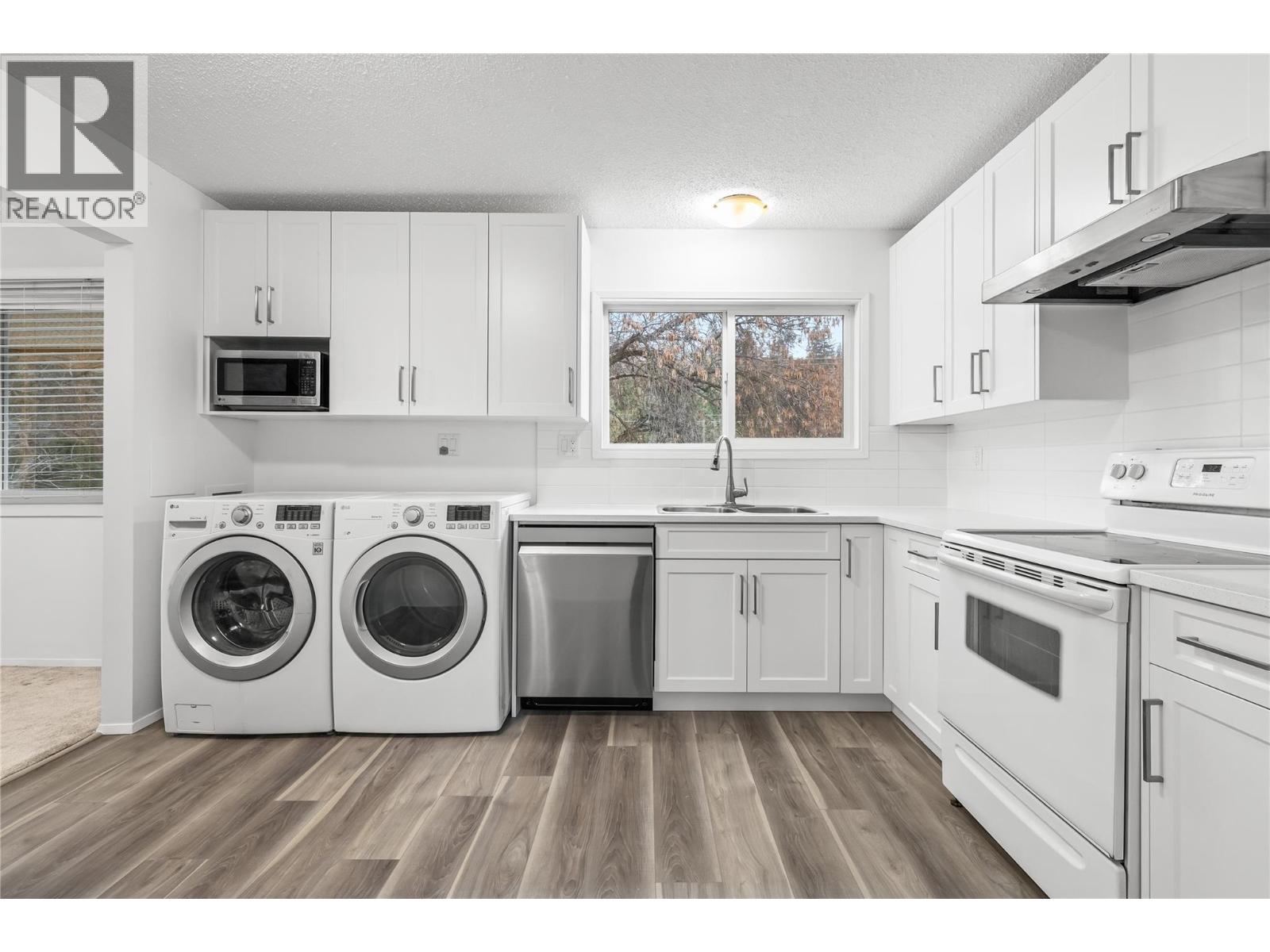  811 Tamarack Drive, Kelowna