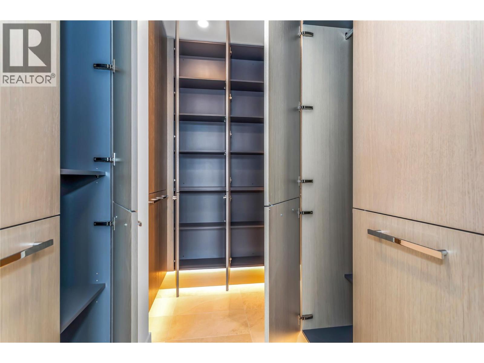 PH S607 3409 Lakeshore Road, Kelowna