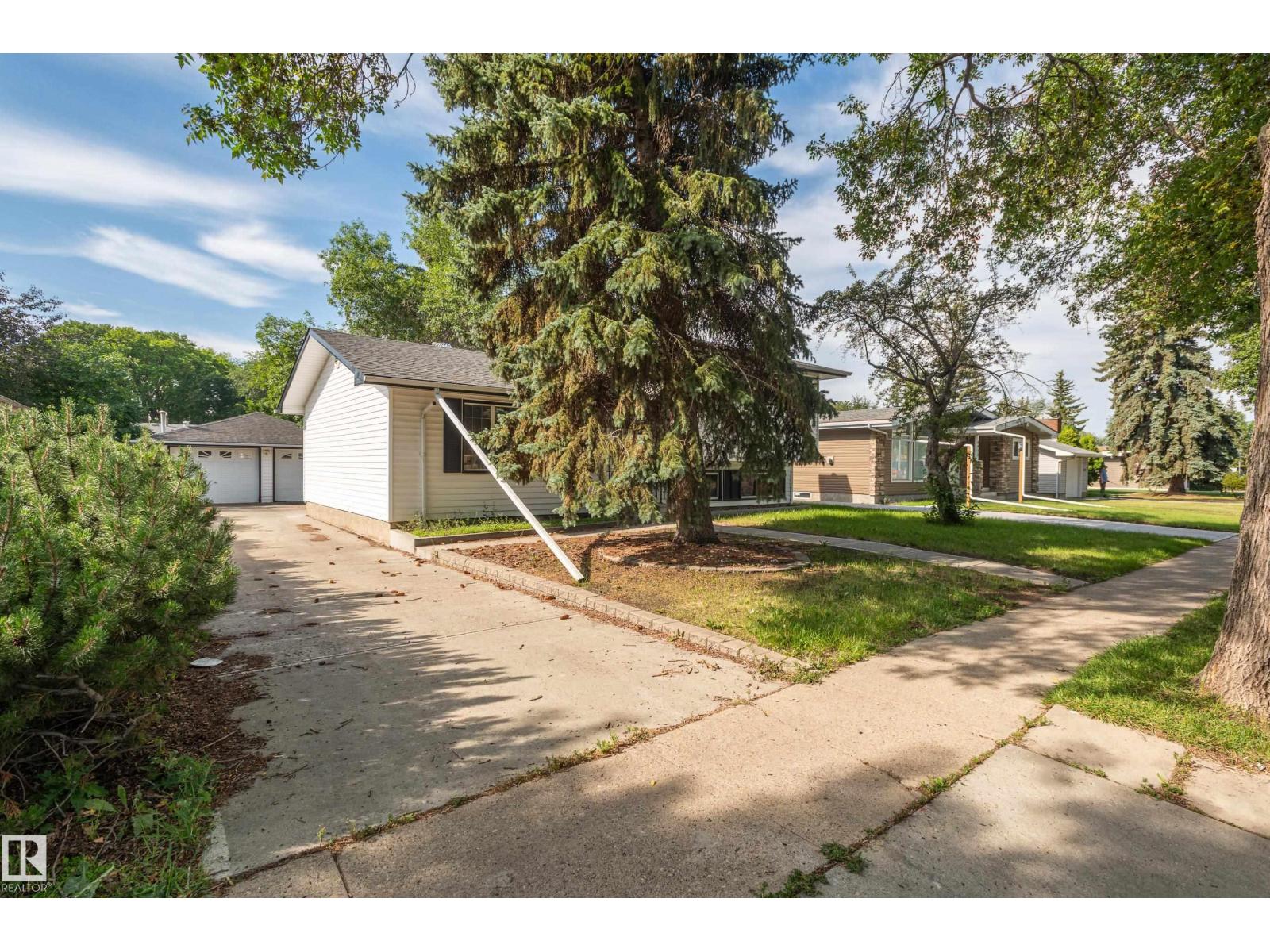 6411 149 AV NW, Edmonton