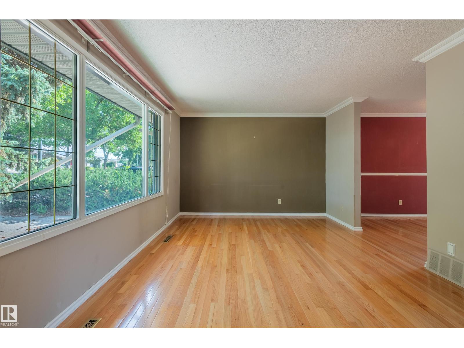 6411 149 AV NW, Edmonton