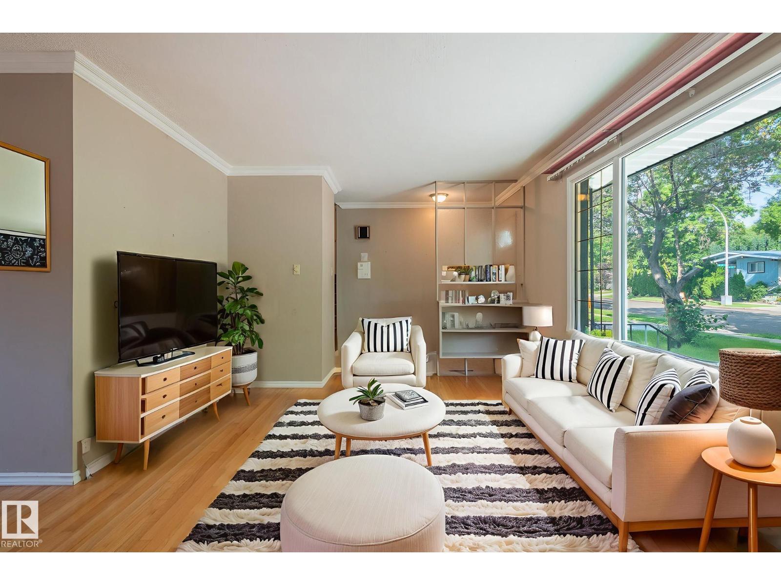 6411 149 AV NW, Edmonton