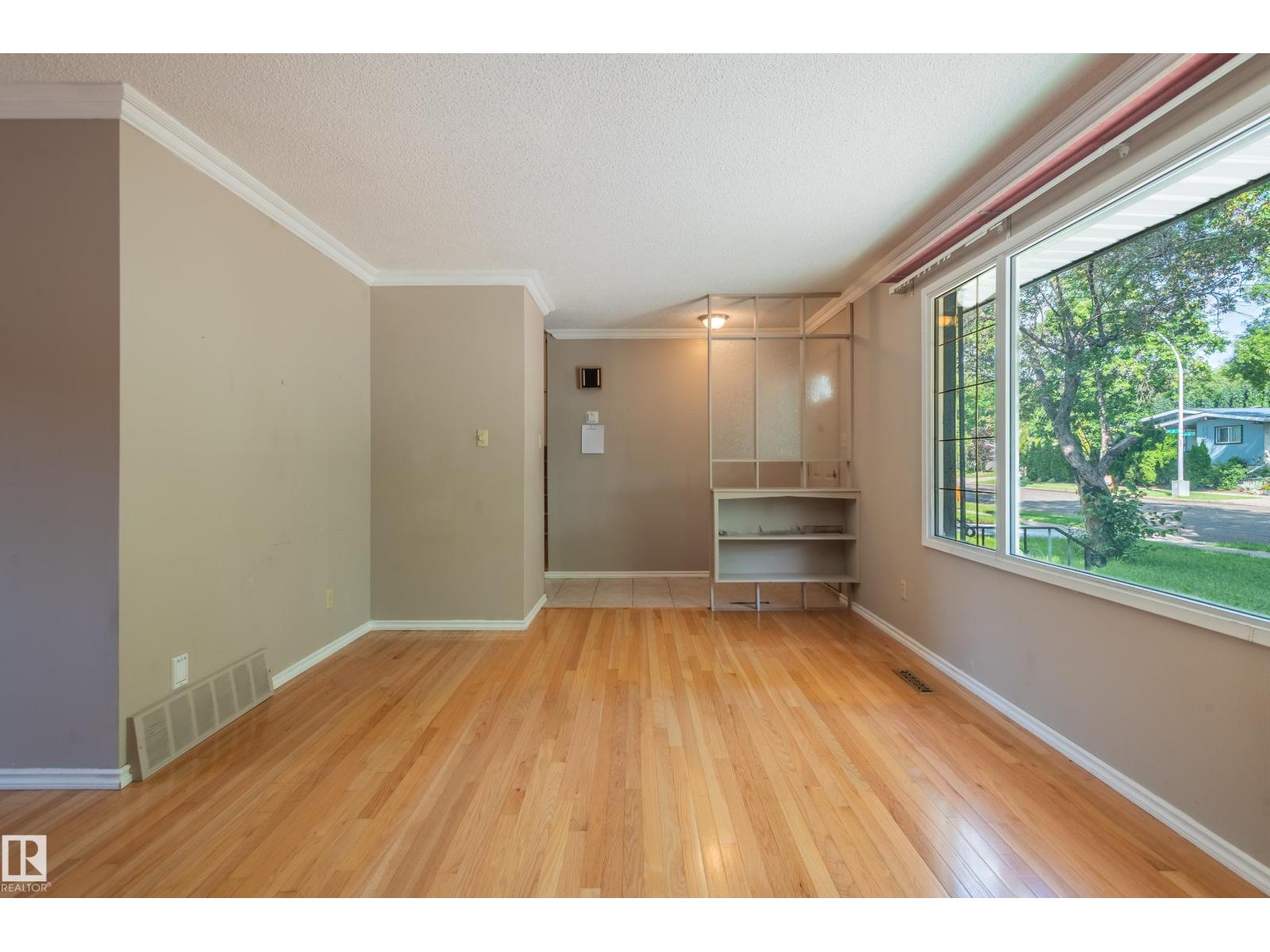 6411 149 AV NW, Edmonton