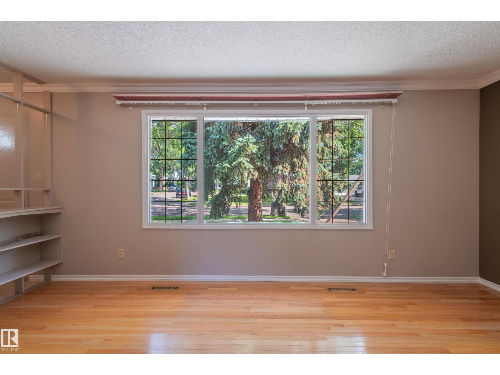 6411 149 AV NW, Edmonton