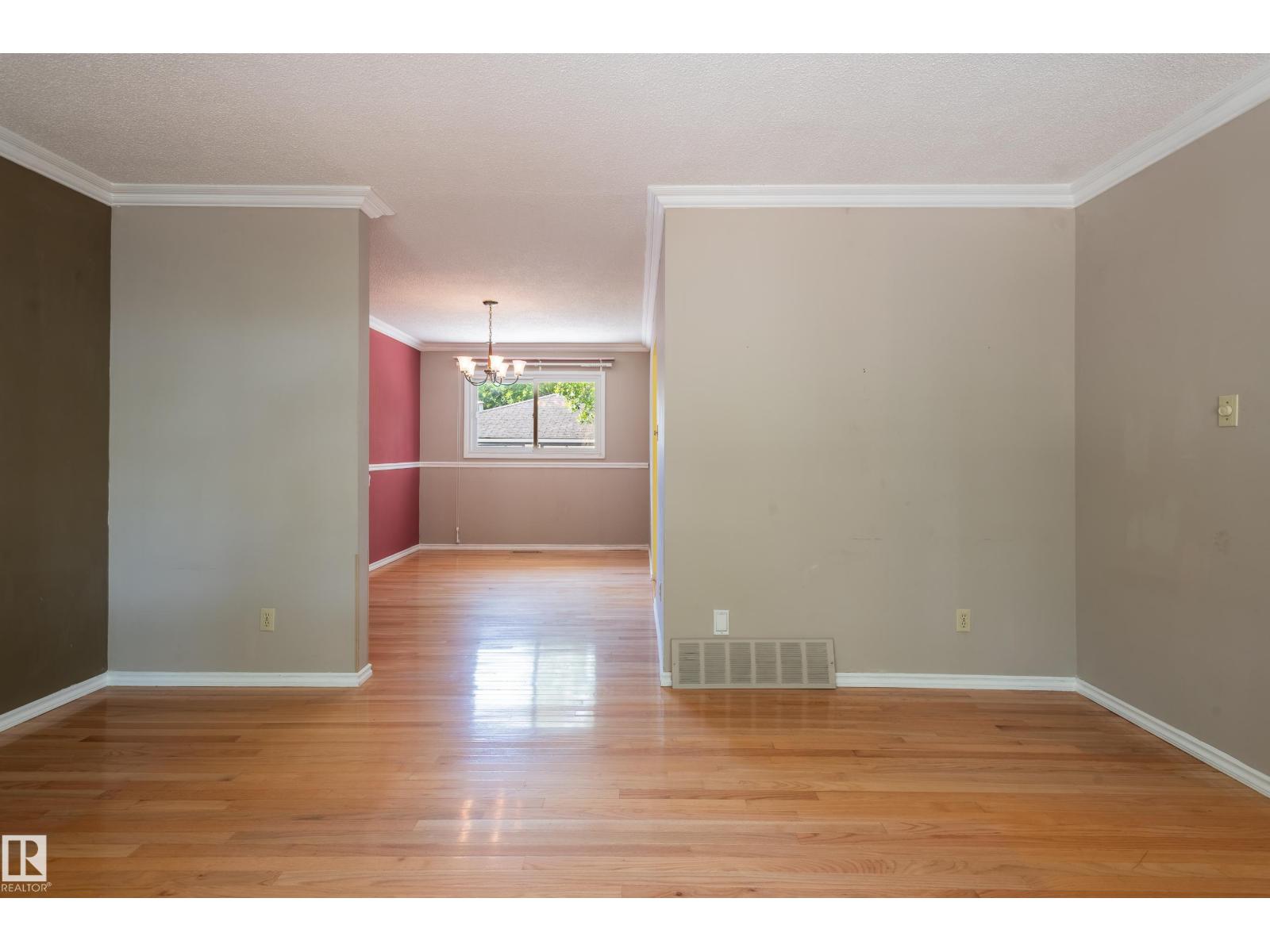 6411 149 AV NW, Edmonton