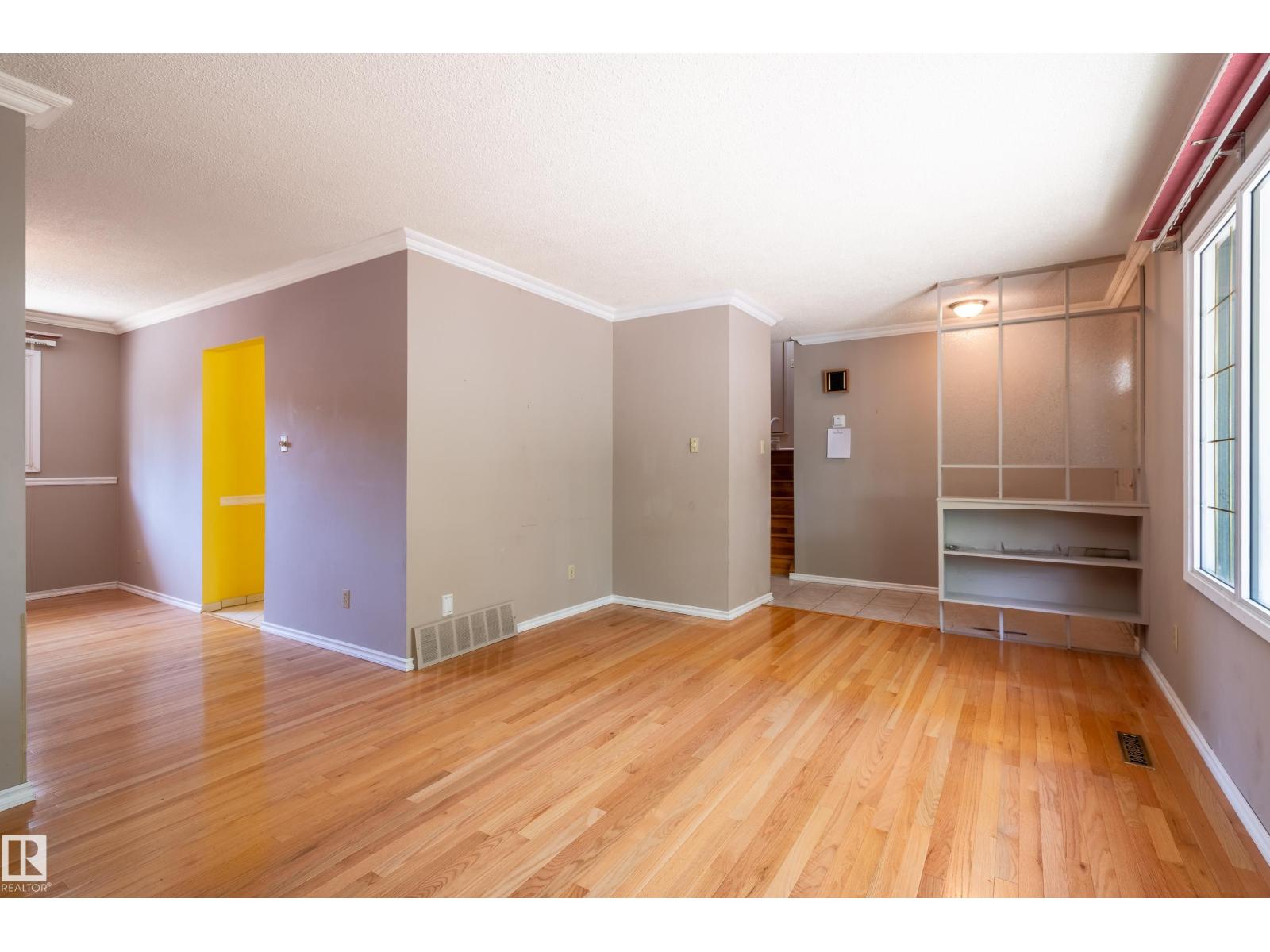 6411 149 AV NW, Edmonton