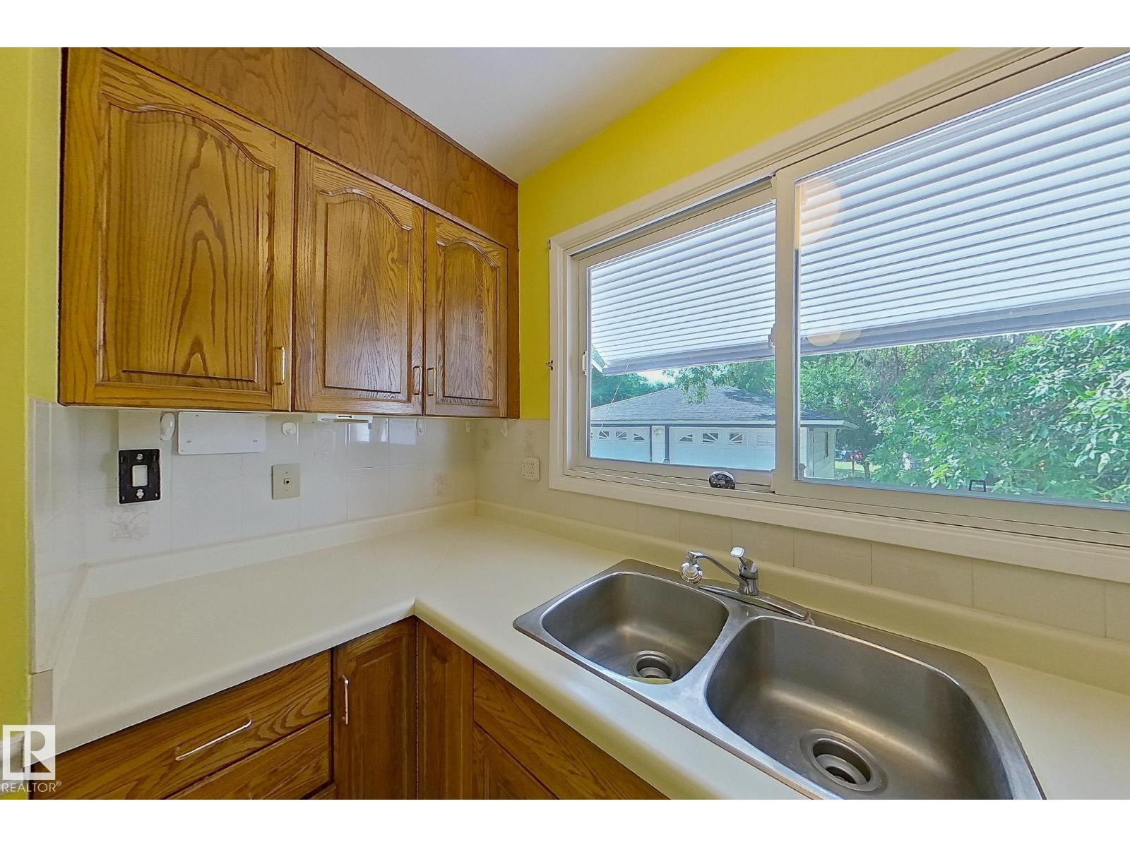 6411 149 AV NW, Edmonton