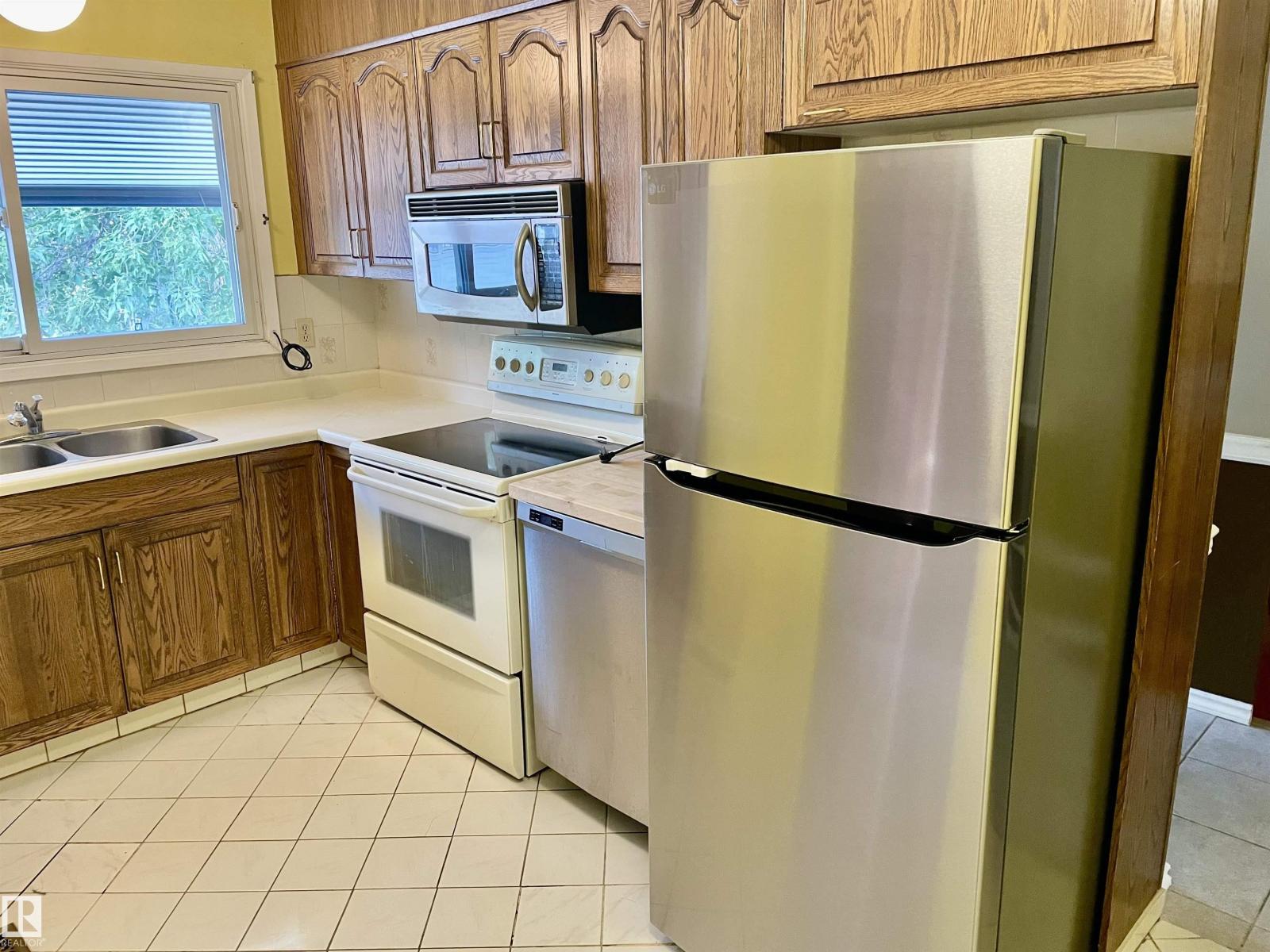 6411 149 AV NW, Edmonton