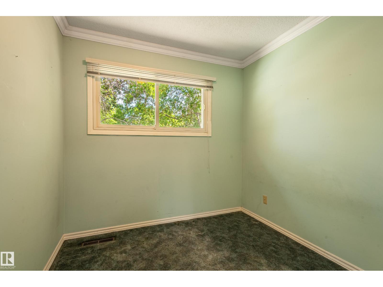 6411 149 AV NW, Edmonton