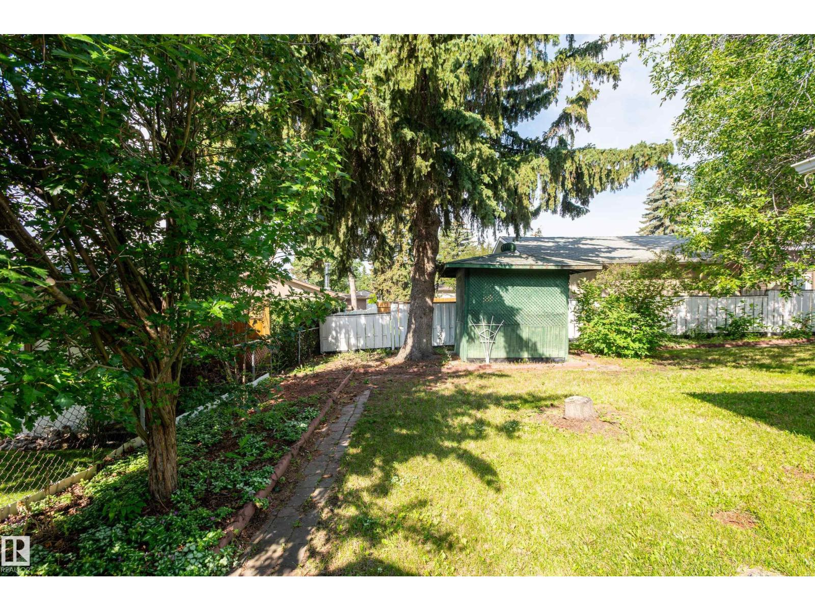 6411 149 AV NW, Edmonton