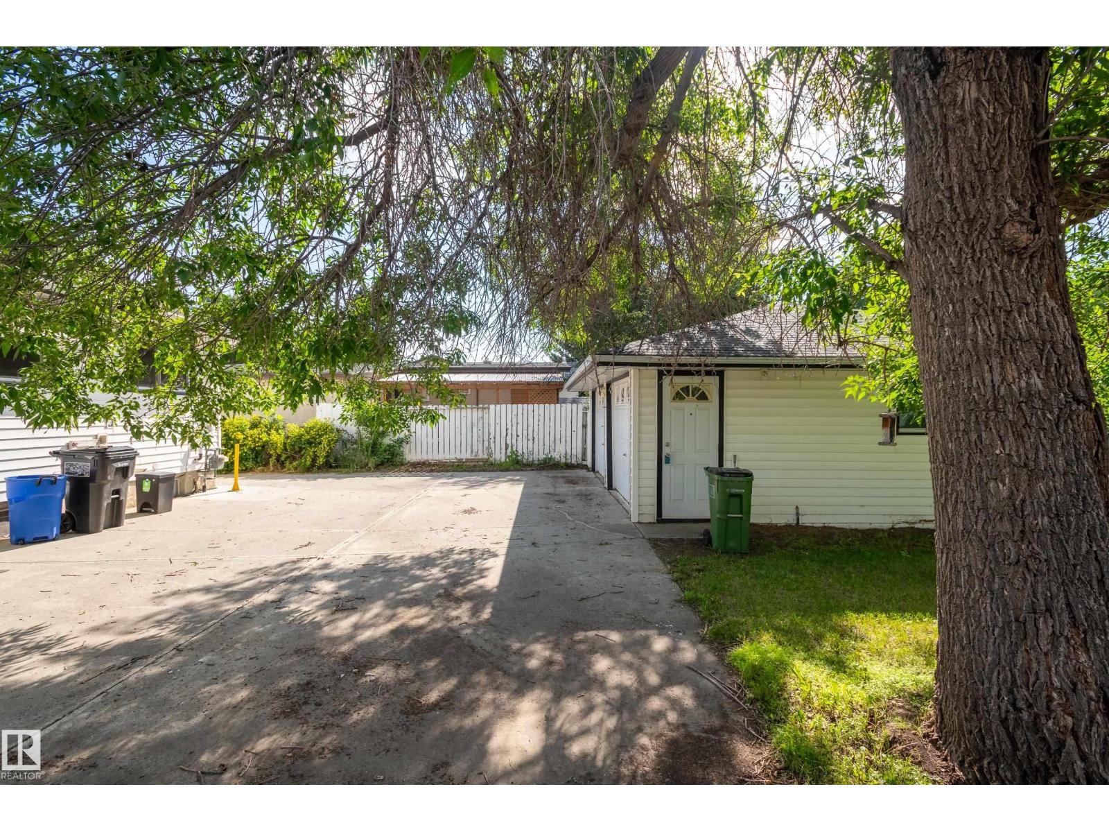 6411 149 AV NW, Edmonton