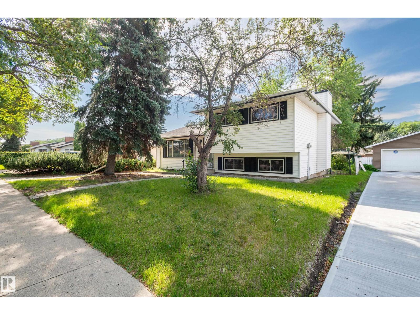 6411 149 AV NW, Edmonton