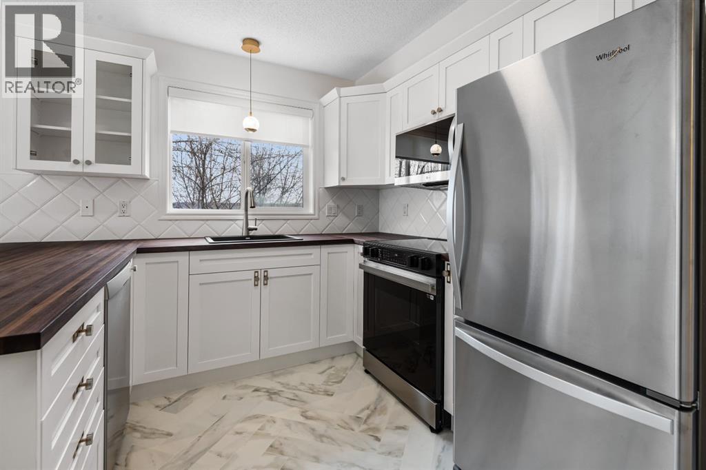 Single Family House for Sale in   Springbank Boulevard SW Springbank Hill Calgary 