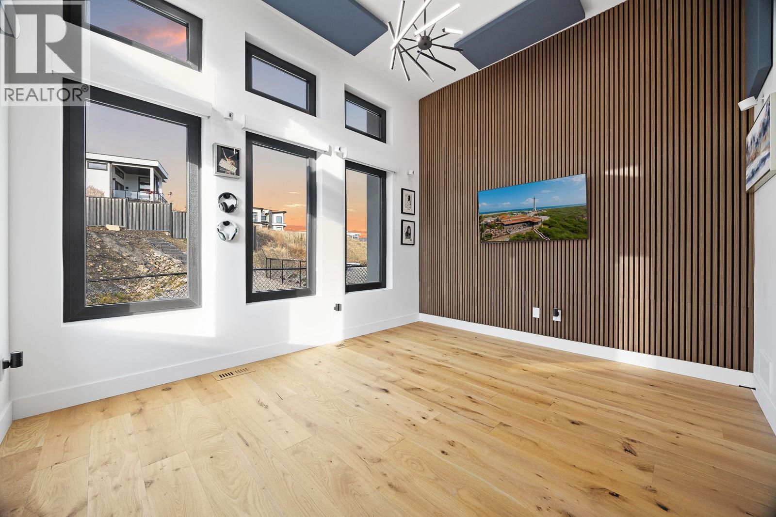  1102 Carnoustie Drive, Kelowna